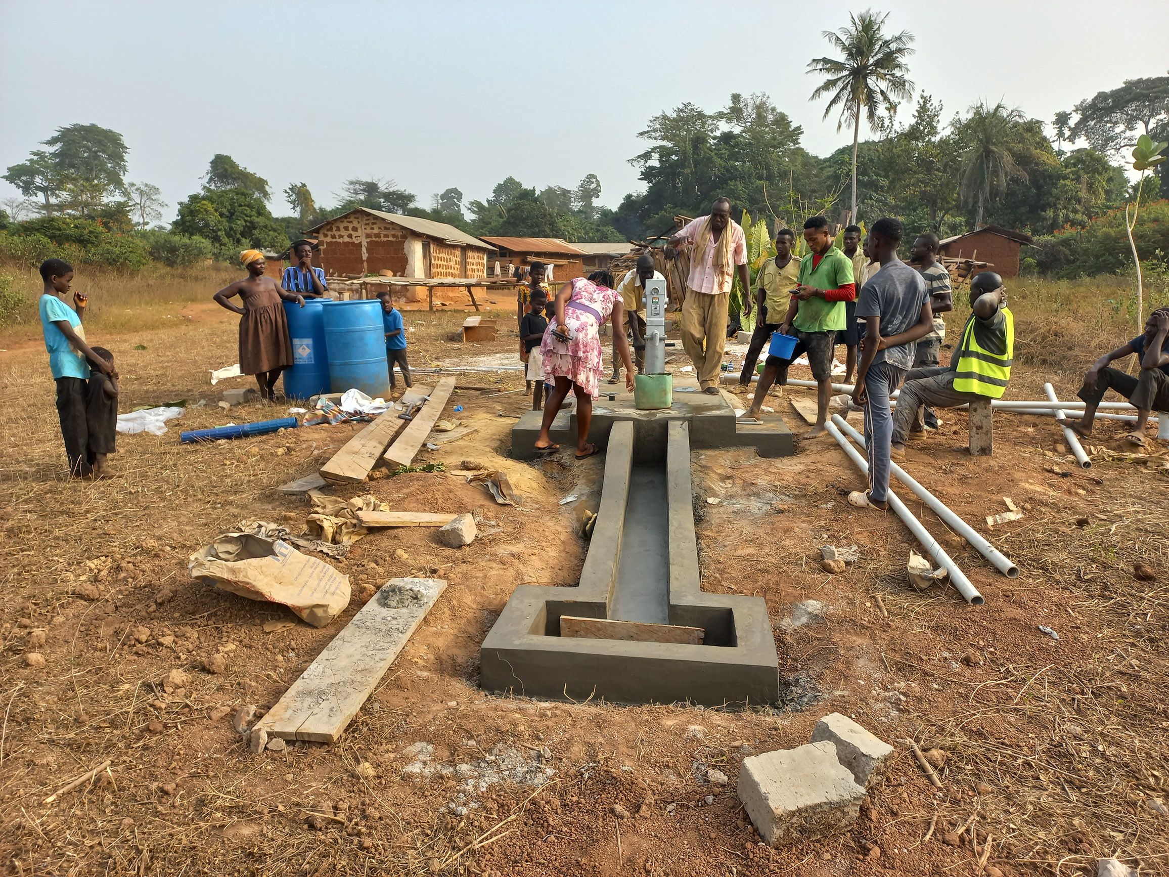 Soziale Verantwortung: Fertigstellung der Brunnenanlage im Projekt Madamfo Ghana