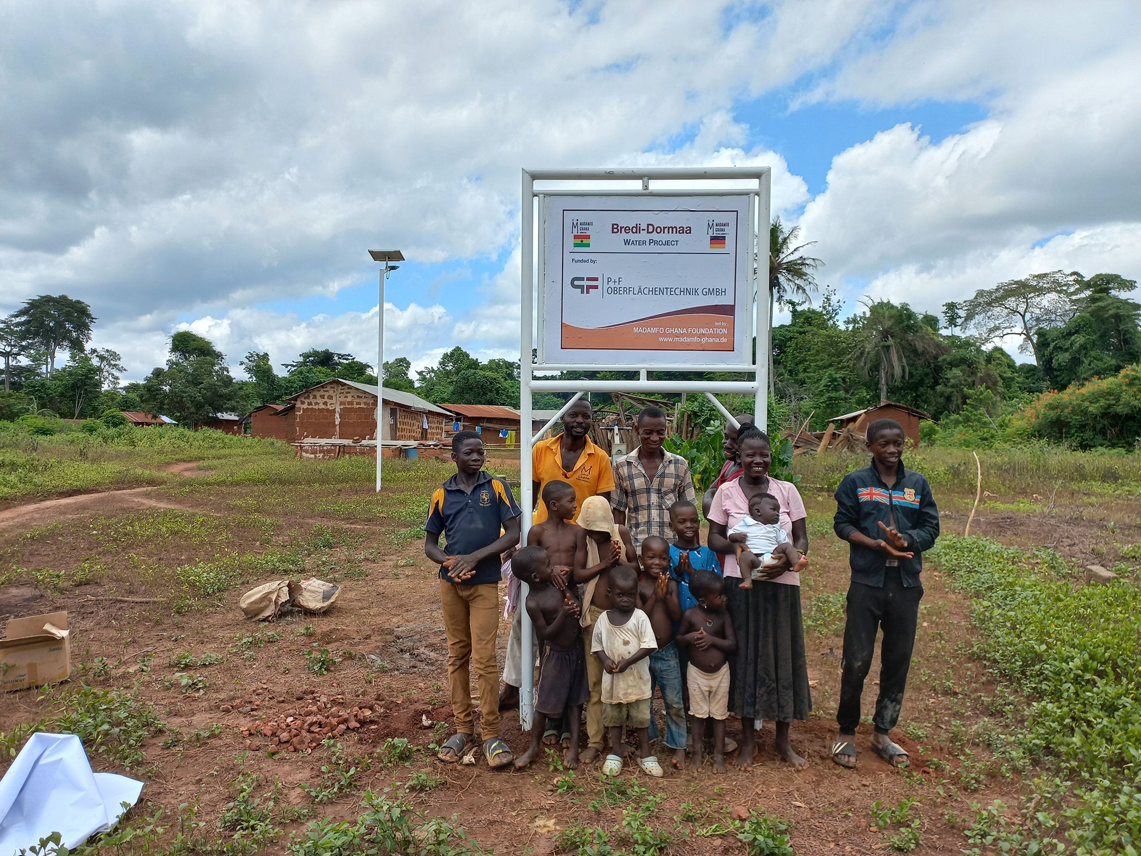 Soziale Verantwortung: Einweihung der Brunnenanlage im Projekt Madamfo Ghana