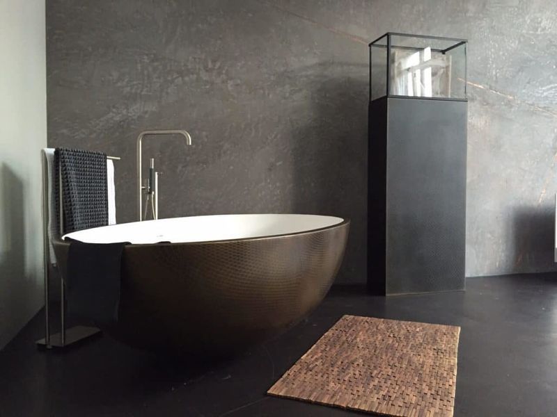 Design mit Bronze im Badbereich